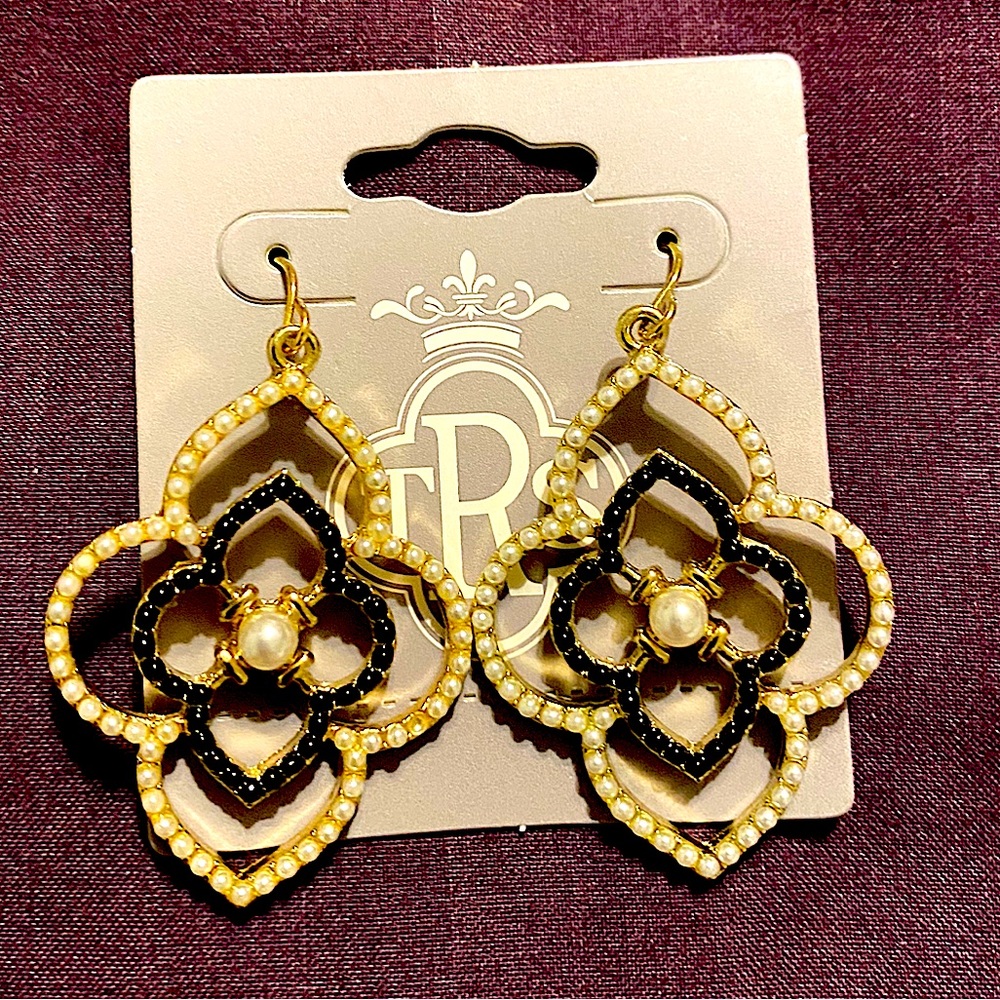 💜Fashion Pearl/Black/Gold Earrings. 💁🏻‍♀️